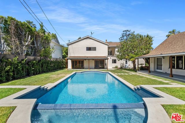 517 N Elm Drive, Beverly Hills CA: https://media.crmls.org/mediaz/2b227b9a-ebcd-42ff-b2a3-e302a6b9edf9.jpg