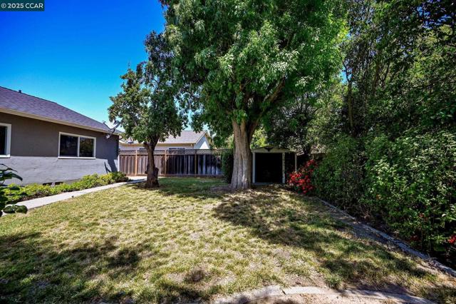 2848 Biddleford Dr, San Ramon CA: https://media.crmls.org/mediaz/2b23151c-6df6-42c2-9f37-a065ecd516f4.jpg