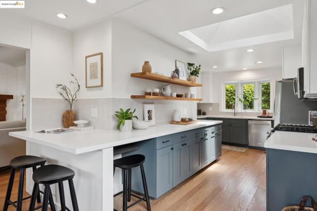 1270 Queens Rd, Berkeley CA: https://media.crmls.org/mediaz/2b23c8e8-36c3-492d-b590-3ef40727787c.jpg