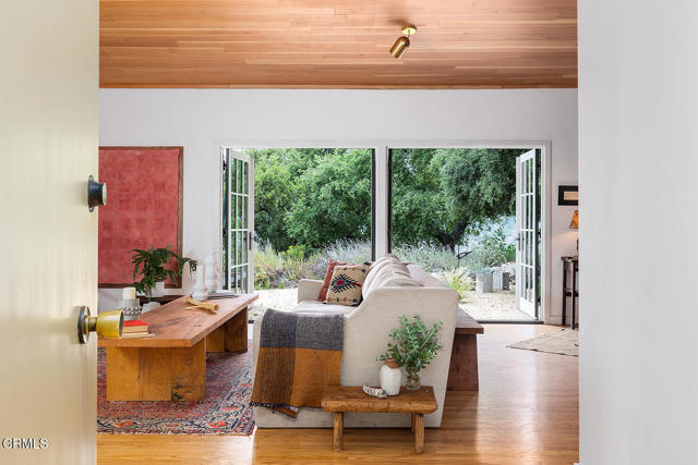 4155 Aralia Road, Altadena CA: https://media.crmls.org/mediaz/2b2413c7-6921-4404-96c0-9fd535ac50a2.jpg