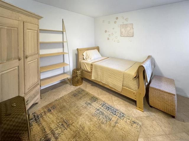 12654 Carmel Country Rd, San Diego CA: https://media.crmls.org/mediaz/2b2413ed-9e2a-4e0f-93e1-5dbfb1ad3c39.jpg