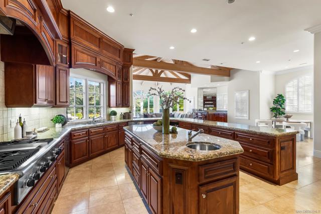 4695 Rancho Verde Trl, San Diego CA: https://media.crmls.org/mediaz/2b2536c5-222b-48e2-b5ae-59b0a87be00f.jpg