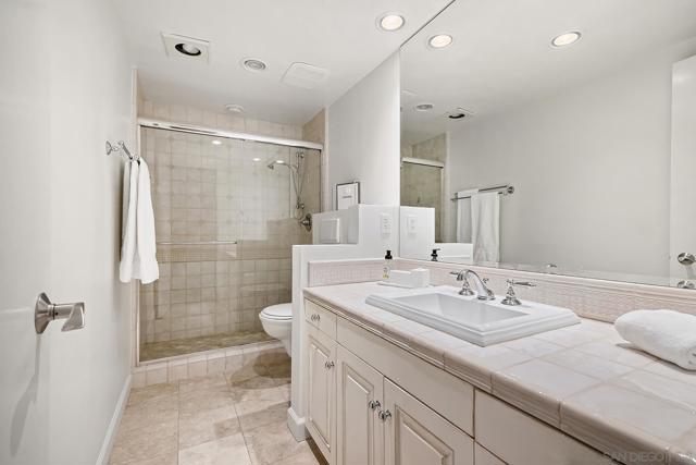939 Coast Blvd. 5G, La Jolla CA: https://media.crmls.org/mediaz/2b254f5c-59af-4e63-b6dd-404482732ac8.jpg