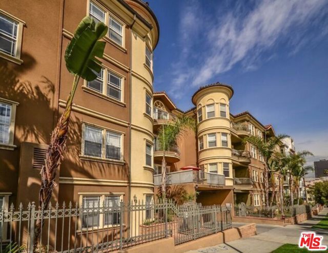 917 New Hampshire Avenue, Los Angeles, California 90006, 2 Bedrooms Bedrooms, ,2 BathroomsBathrooms,Condominium,For Sale,New Hampshire,24427887