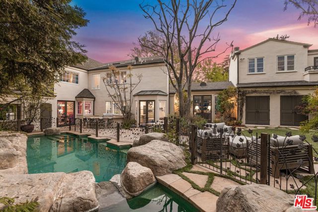 11982 Brentridge Lane, Los Angeles CA: https://media.crmls.org/mediaz/2b273f8b-ac2d-4480-b372-c9fddf1c24db.jpg