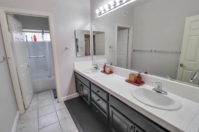 898 Padera Ct, Chula Vista CA: https://media.crmls.org/mediaz/2b27f5fc-65da-422e-99f8-d7cce0dfa114.jpg