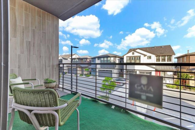 210 Waters Park Circle, San Mateo CA: https://media.crmls.org/mediaz/2b28163a-99c2-43e5-ab18-f24d1efa2d2a.jpg