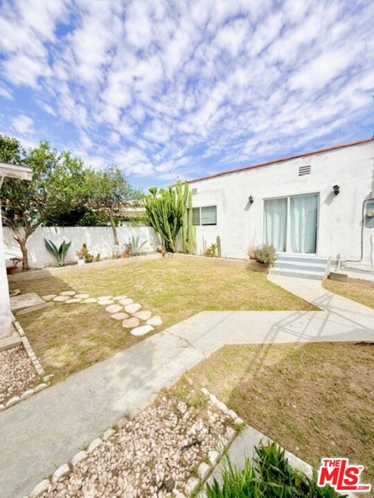 2940 Live Oak Street, Huntington Park CA: https://media.crmls.org/mediaz/2b284ac4-13eb-462b-ba0c-ae1cde7c9668.jpg