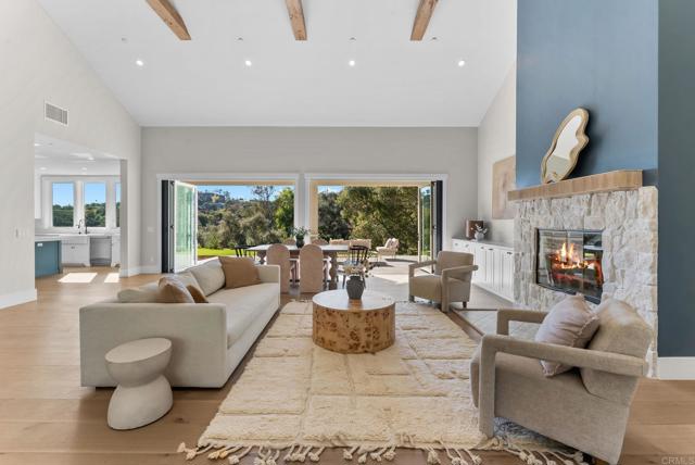 Detail Gallery Image 5 of 56 For 2747 via Del Robles, Fallbrook,  CA 92028 - 3 Beds | 3 Baths