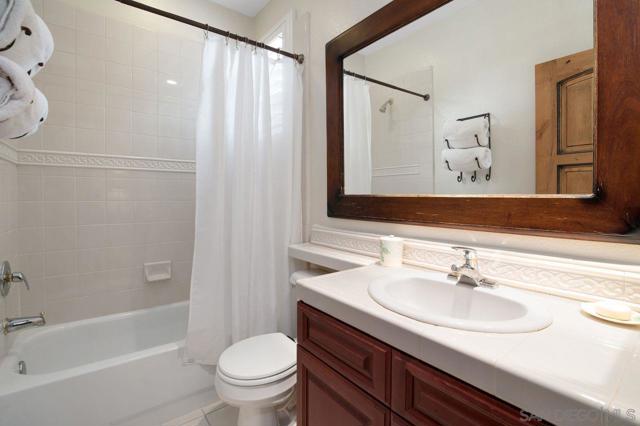 1460 Lauren Court, Encinitas CA: https://media.crmls.org/mediaz/2b291448-ef49-4435-b54e-de7939b253ad.jpg