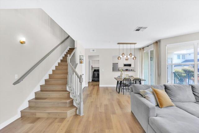 401 Baltic Circle,  CA: https://media.crmls.org/mediaz/2b292db9-61f6-4a1a-98af-211b9fe41bcb.jpg