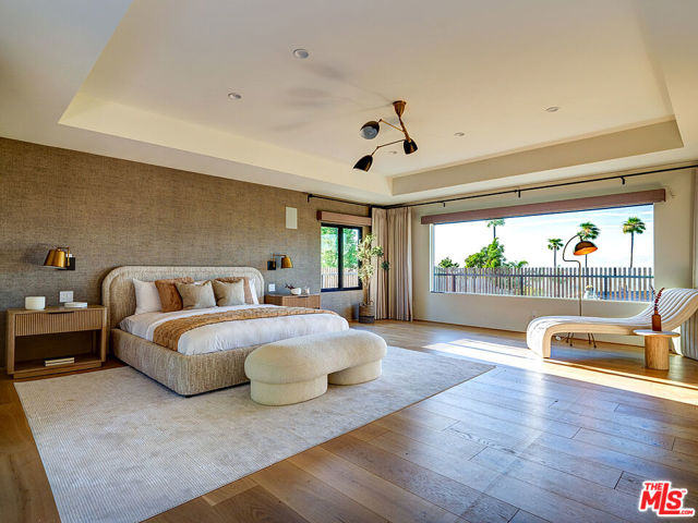 8674 Edwin Drive, Los Angeles CA: https://media.crmls.org/mediaz/2b29f1b4-5161-471d-951c-b5a05b0bac8b.jpg