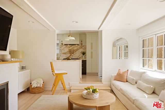 13128 Hartsook Street, Sherman Oaks CA: https://media.crmls.org/mediaz/2b29f8e5-4ec1-4a5b-8cd4-5bfd404dbfaa.jpg