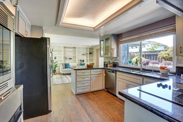 37 Clipper Drive, Alameda CA: https://media.crmls.org/mediaz/2b2a0a7c-c185-42ad-af72-66a1aeb97c71.jpg