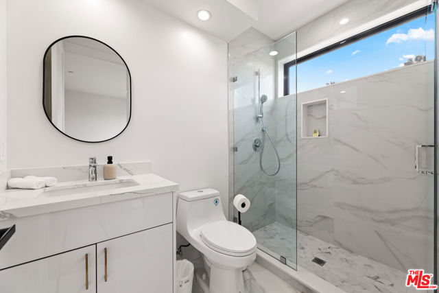 5118 Laurel Canyon Boulevard, Valley Village CA: https://media.crmls.org/mediaz/2b2a9afb-4fb1-4534-b3c2-aeada6b45d4a.jpg