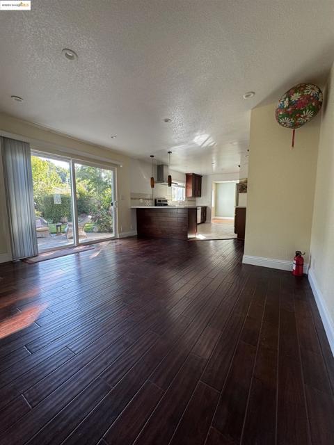 8 Juniper Way, Moraga CA: https://media.crmls.org/mediaz/2b2aba03-4fc1-42f1-96e3-6cc640ed6f0a.jpg