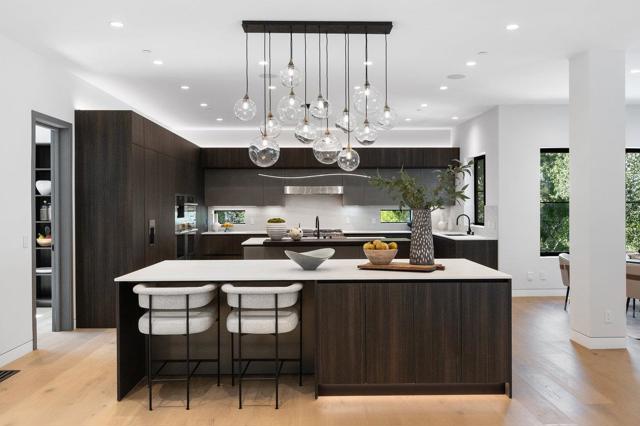 89 Tallwood Court, Atherton CA: https://media.crmls.org/mediaz/2b2b7fff-bde5-48b5-aaf7-6304c897a342.jpg