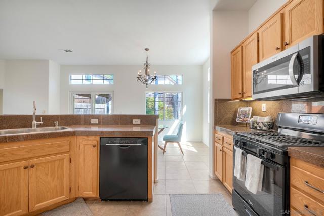 29711 Williams Valley Ct, Escondido CA: https://media.crmls.org/mediaz/2b2b8d46-9b2e-44a8-bf23-3311a464f3b4.jpg