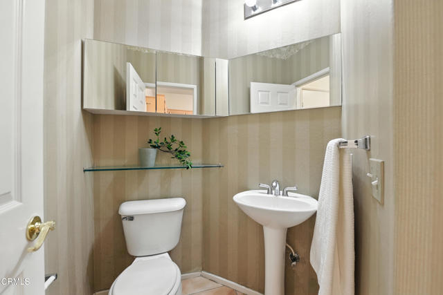 1529 La Verada Court, Camarillo CA: https://media.crmls.org/mediaz/2b2bcabd-5b47-4c36-b3d9-dd45a7740941.jpg