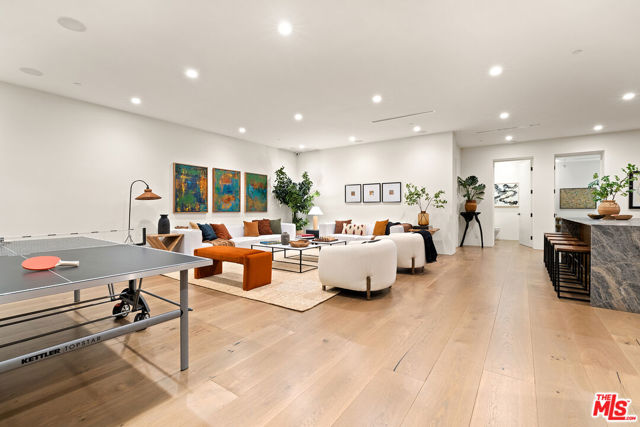 8732 Rangely Avenue, West Hollywood CA: https://media.crmls.org/mediaz/2b2c1c0e-0de4-4695-ac43-e2171e67398b.jpg