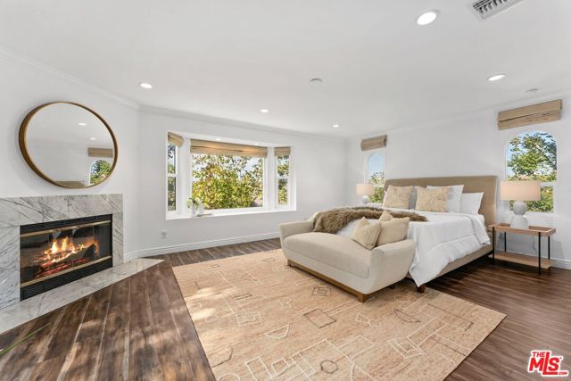 3831 Saint Johnswood Drive, Woodland Hills CA: https://media.crmls.org/mediaz/2b2c210a-c61e-4fd5-8ce8-f97442c9a254.jpg