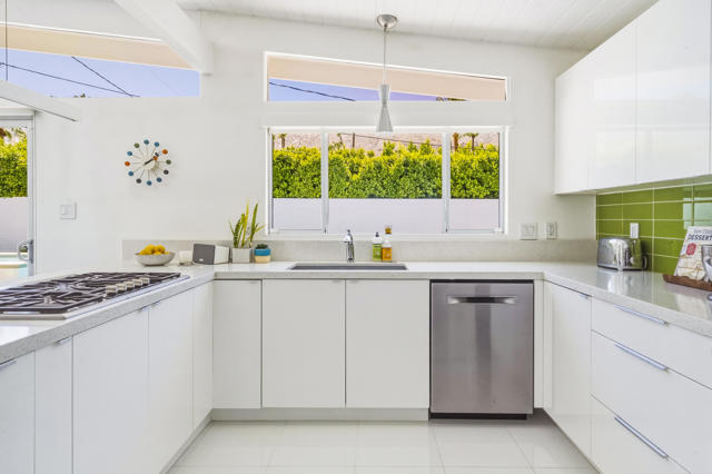 1877 S Navajo Drive, Palm Springs, CA 92264