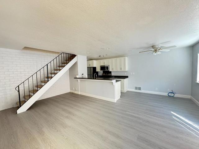 5692 Playa Del Rey, San Jose CA: https://media.crmls.org/mediaz/2b2c4679-39fc-4f2c-98f7-3e0d67a10191.jpg