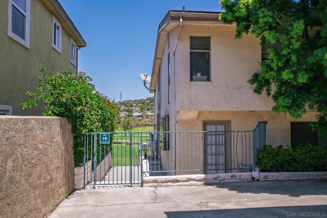 2544 Navarra Rd, Carlsbad CA: https://media.crmls.org/mediaz/2b2e3071-e877-4fa7-94d1-3d61061a5df9.jpg