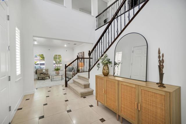 671 W Questa Trl, Mountain House CA: https://media.crmls.org/mediaz/2b2e7bc8-6113-48da-8d56-2c41a2355dab.jpg