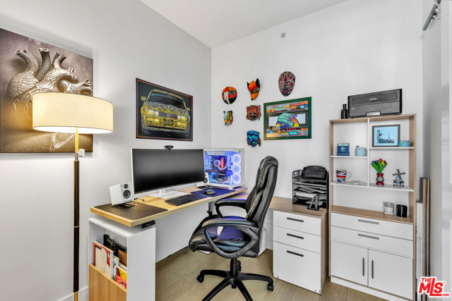 400 S Broadway, Los Angeles CA: https://media.crmls.org/mediaz/2b2e8c35-7949-47c5-b7e5-bb7ae411a7cb.jpg