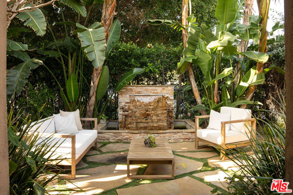 1518 N Stanley Avenue