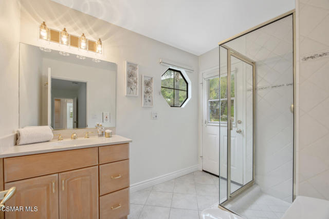 790 Spring Canyon Place, Thousand Oaks CA: https://media.crmls.org/mediaz/2b2edb9c-d882-482b-a878-59889c69d481.jpg