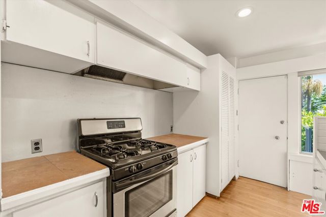1237 Hilldale Avenue, West Hollywood CA: https://media.crmls.org/mediaz/2b2f3f2f-231f-49b7-899e-6b4d98ffd194.jpg
