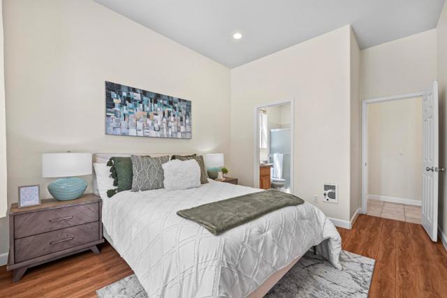 336 Arrowhead Way, Hayward CA: https://media.crmls.org/mediaz/2b2f5be6-f811-4b97-bb48-8a740067e926.jpg