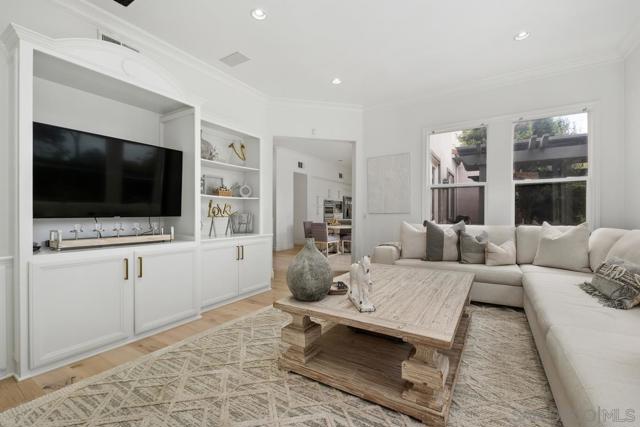 50 Whitehall, Newport Beach CA: https://media.crmls.org/mediaz/2b2f699a-5cd8-4b0f-94ed-f0edae2f1394.jpg