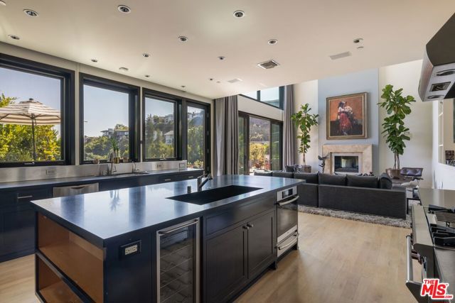 1573 Sunset Plaza Drive, Los Angeles CA: https://media.crmls.org/mediaz/2b2fc79f-8dbe-489e-a4f2-e31fd3365dae.jpg