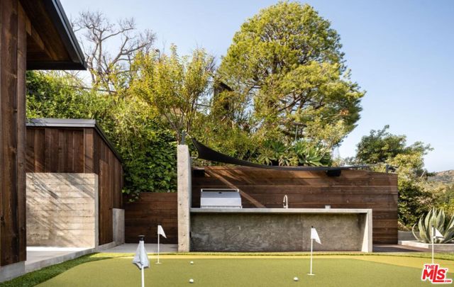 2532 Canyon Oak Dr, Los Angeles CA: https://media.crmls.org/mediaz/2b301d69-e105-4e2b-8c3e-affb0ae2ca01.jpg