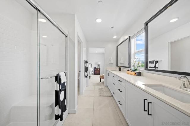 35052 Hacienda Heights, Fallbrook CA: https://media.crmls.org/mediaz/2b30265a-ab07-4941-825b-4119fbd5396a.jpg