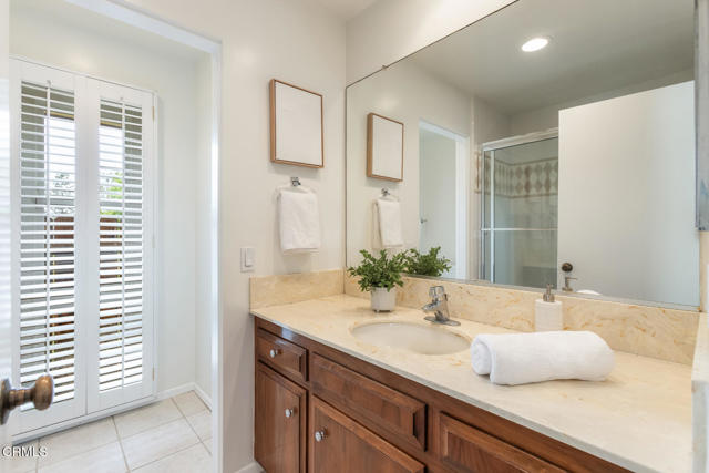 5766 Briartree Drive, La Canada Flintridge CA: https://media.crmls.org/mediaz/2b30da8d-f704-4603-a997-bbb5f4393cc2.jpg