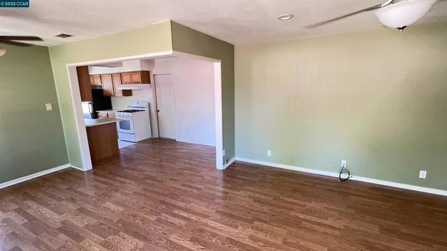 3655 Granzotto Dr, Concord CA: https://media.crmls.org/mediaz/2b316a02-3582-4d8b-a1ce-68bc7dd0c2d1.jpg