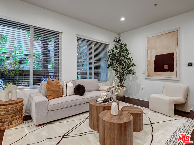 6020 S Seabluff Drive, Playa Vista CA: https://media.crmls.org/mediaz/2b31f4e9-8cb9-4626-bb09-3165bdb1fe63.jpg