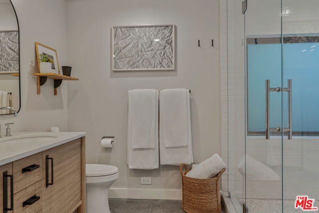 654 S Cumberland Drive, Lake Arrowhead CA: https://media.crmls.org/mediaz/2b31fd40-6e6a-43f3-a702-36b01fac982d.jpg