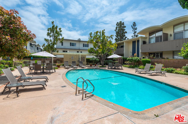 4715 La Villa Marina, Marina del Rey CA: https://media.crmls.org/mediaz/2b324d66-17eb-43c2-b029-09126a19b373.jpg