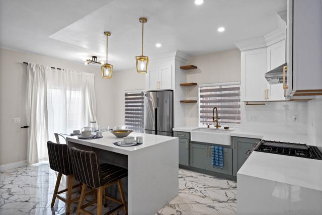 3585 Acacia St, San Diego CA: https://media.crmls.org/mediaz/2b332c6d-a8e7-4e91-a1fb-680a2ce08844.jpg