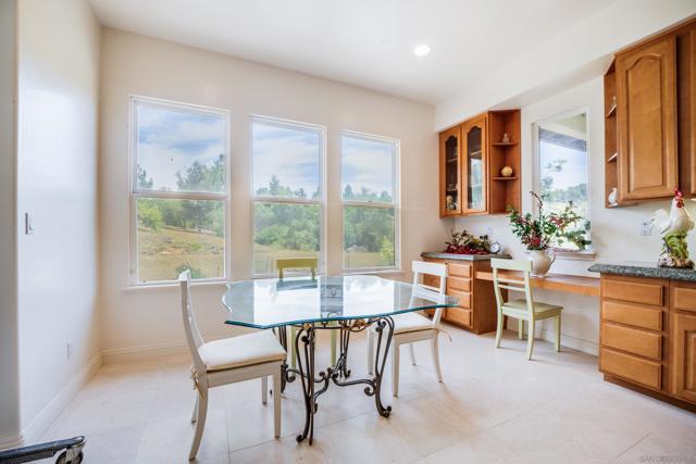 1964 Tracy Ct, Fallbrook CA: https://media.crmls.org/mediaz/2b3393b2-0924-4ada-bb31-13ffa5e9e631.jpg