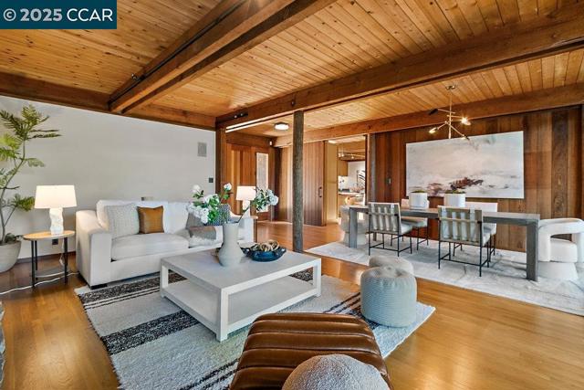 39 El Toyonal, Orinda CA: https://media.crmls.org/mediaz/2b3404c8-7003-4066-9675-1f9c3fa28134.jpg
