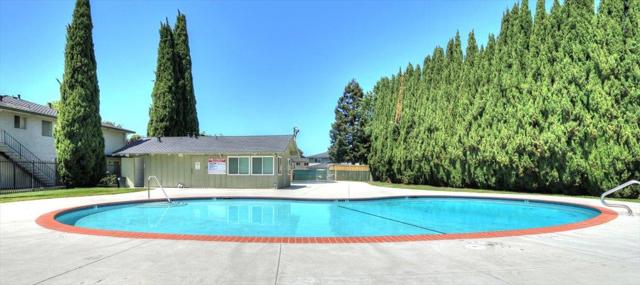2241 Mann Avenue, Union City CA: https://media.crmls.org/mediaz/2b342cf2-a1dd-4cf5-80ea-28bc38828eed.jpg