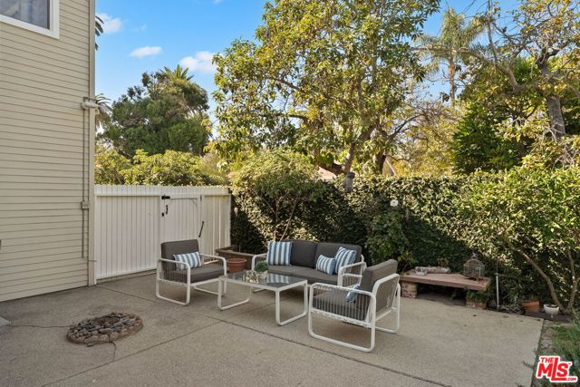 4224 Madison Avenue, Culver City CA: https://media.crmls.org/mediaz/2b3499c5-aa59-416a-a42b-a4daf1bc48d3.jpg