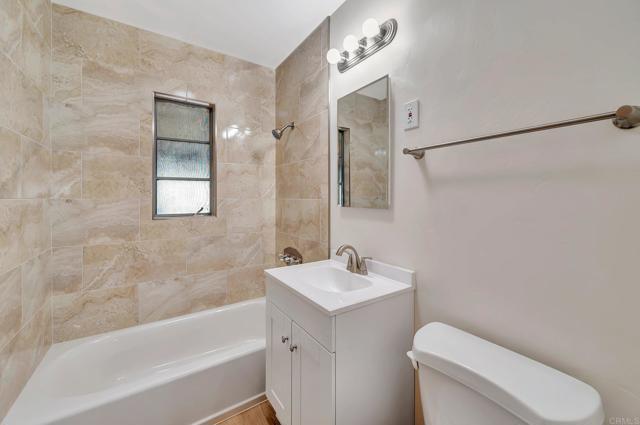 834 Oaklawn Ave A&B, Chula Vista CA: https://media.crmls.org/mediaz/2b34b935-0e39-452c-a768-24af0fbc909b.jpg