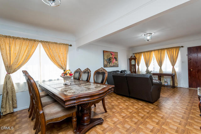 3247 La Clede Avenue, Los Angeles CA: https://media.crmls.org/mediaz/2b34cf15-3adf-498b-be45-245757c60995.jpg